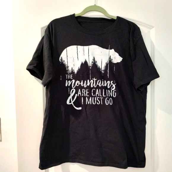 Port and Company Tops - The Mountains Are Calling and I Must Go Black and White T-shirt XL